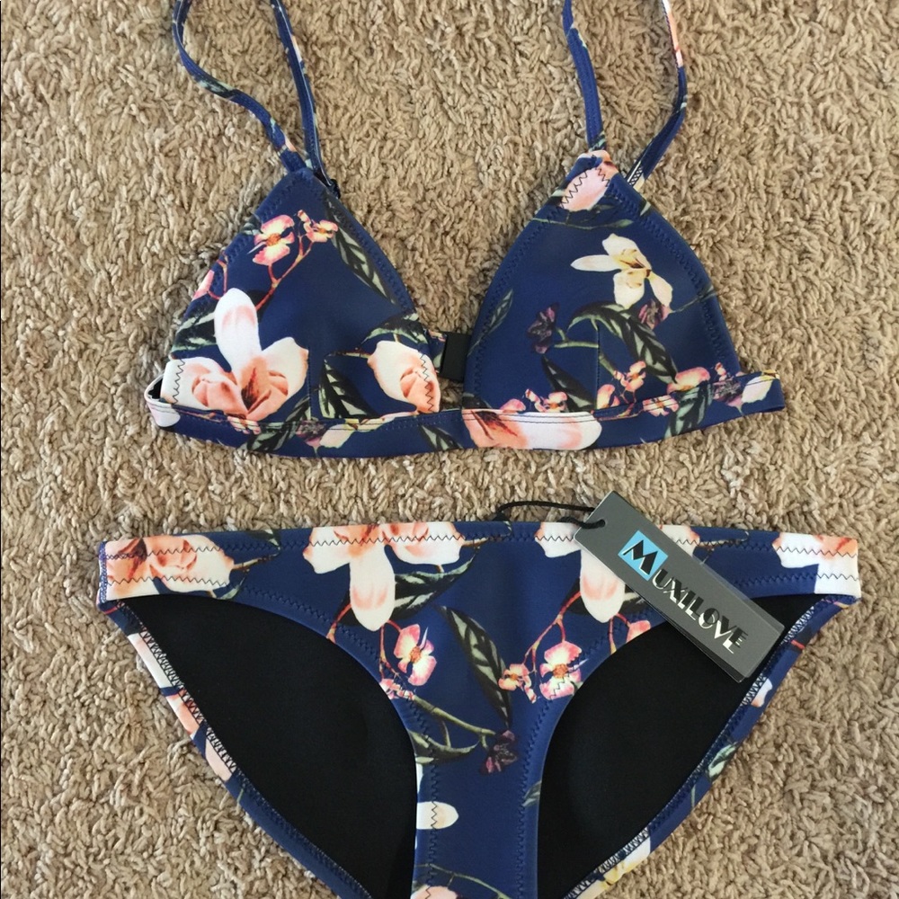 NWT-swim suit (medium)